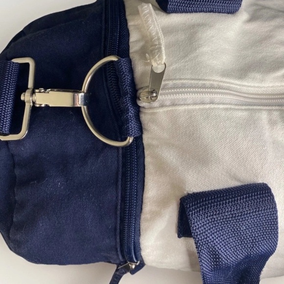 Tommy Hilfiger Blue and Red Duffel Bag with Signature Design - Picture 5 of 16